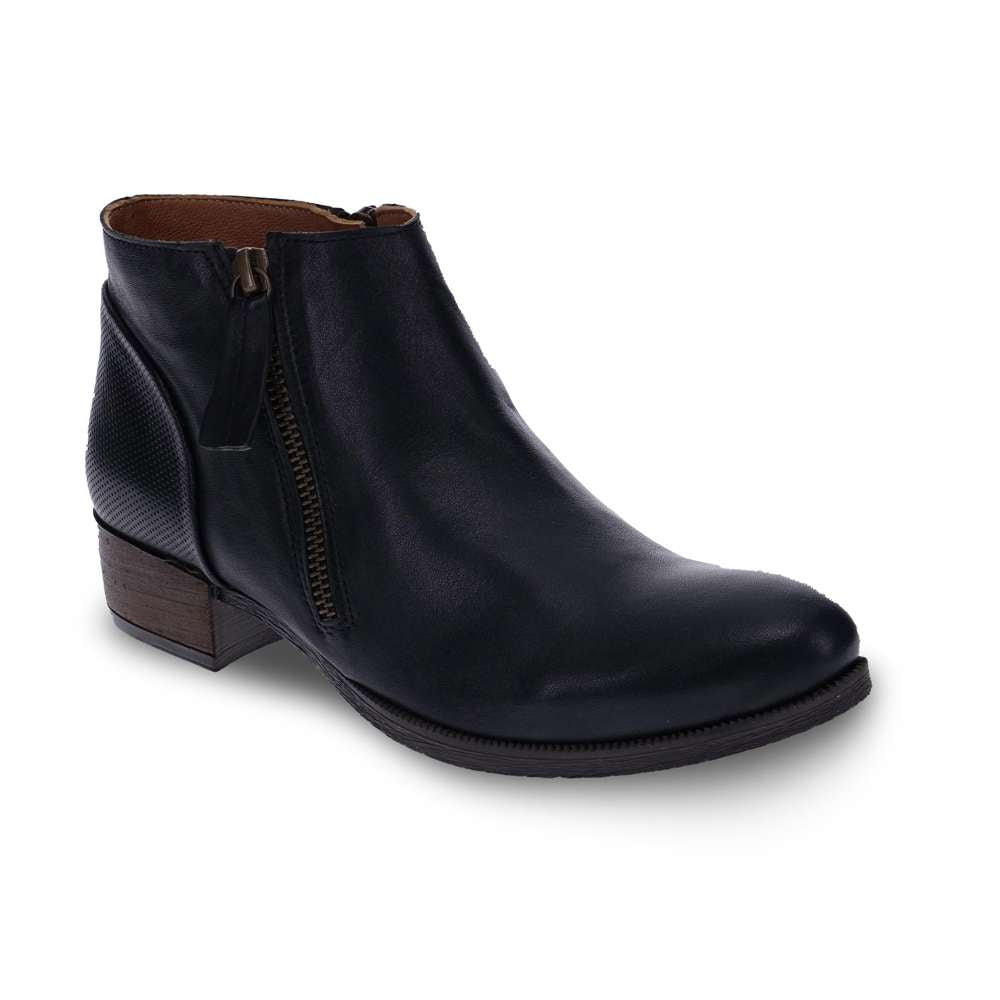 B Kendall Boot - Black