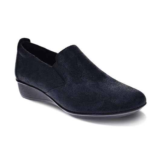 Jamaica Wedged Slip-On - Black Angle